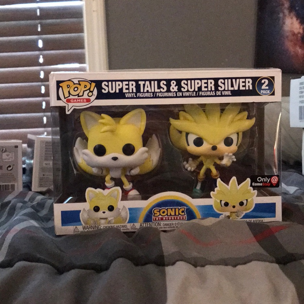 Super tails in super silver 2 pack funko pop SDCC